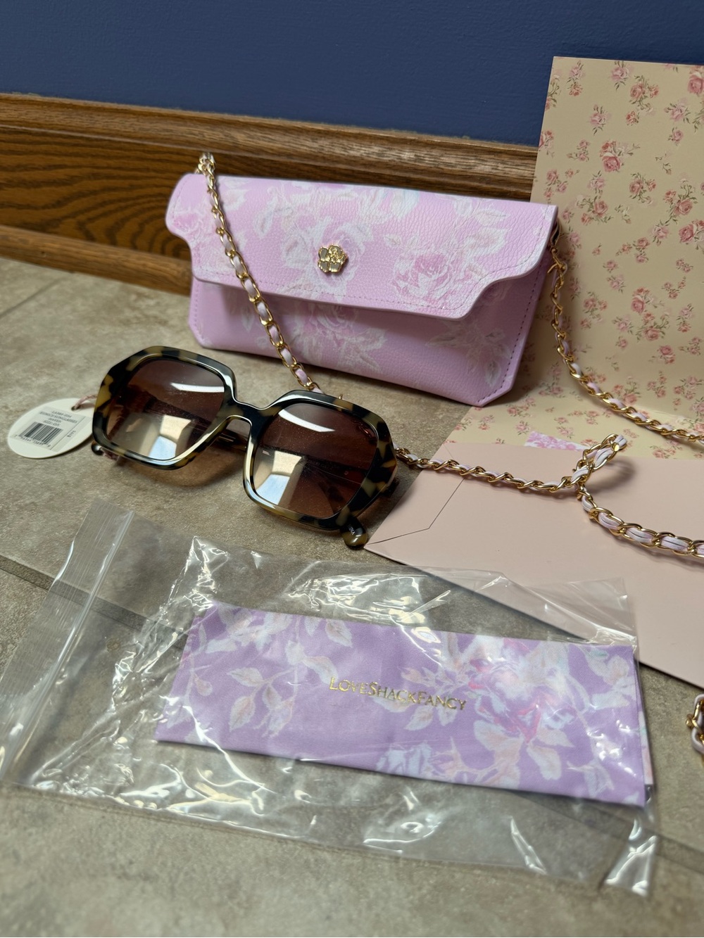 NWT LoveShackFancy Eunice Sunglasses With Floral Crossbody Carrying Case